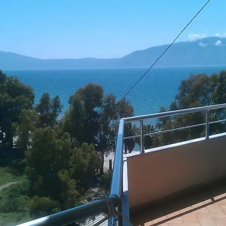 Janine's Seafront Apartment *