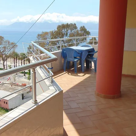 Janine's Seafront Appartamento Vlorë