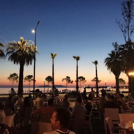 Janine's Seafront Appartamento Vlorë