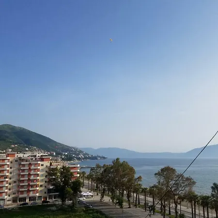 Janine's Seafront Apartment *