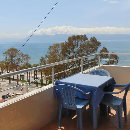 Janine's Seafront Appartamento